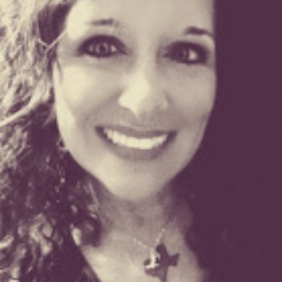 Meet your Posher, Shannon ****Ambassador**** - Picture 1 of 8